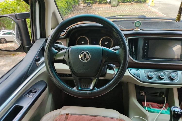Used FORTHING Lingzhi 2019 M5L 1.6L 7-Seater Luxury Model China VI Standard Steering Wheel