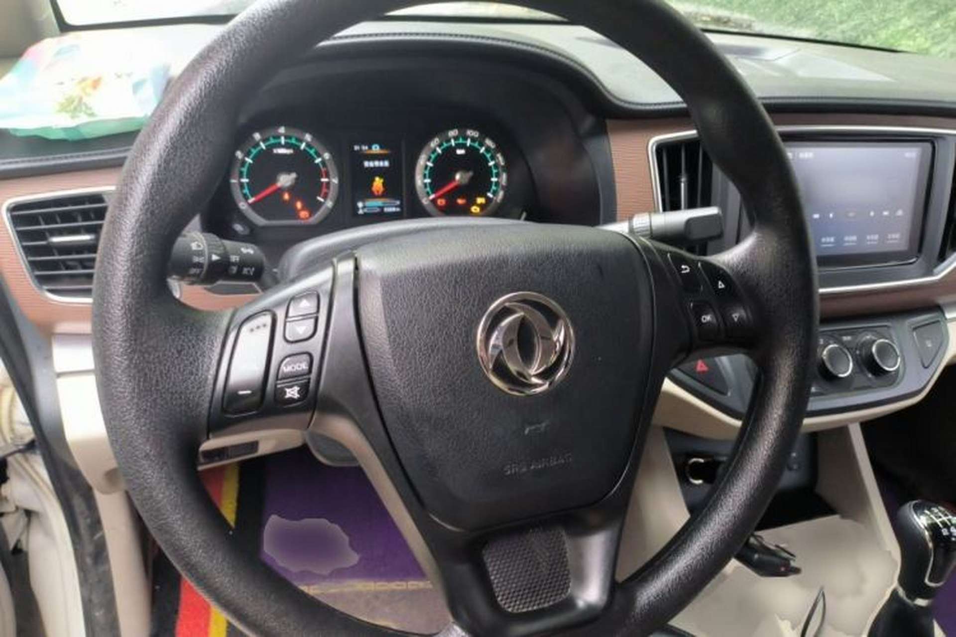 Used FORTHING Lingzhi 2019 M5L 1.6L 7-Seater Standard Model China VI Steering Wheel