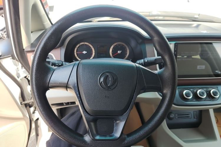 Used FORTHING Lingzhi 2019 M5L 2.0L 7-Seater Comfort Model Steering Wheel