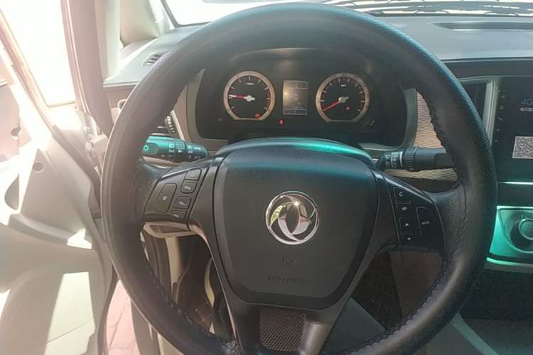 Used FORTHING Lingzhi 2019 M5L 1.6L 7-Seater Standard Model China VI Steering Wheel