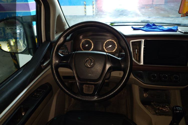 Used FORTHING Lingzhi 2019 M5L 1.6L 7-Seater Exclusive Model China VI Standard Steering Wheel