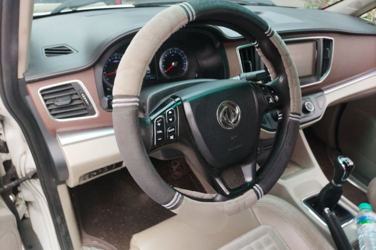 Used FORTHING Lingzhi 2019 M5L 1.6L 7-Seater Standard Model China VI Steering Wheel