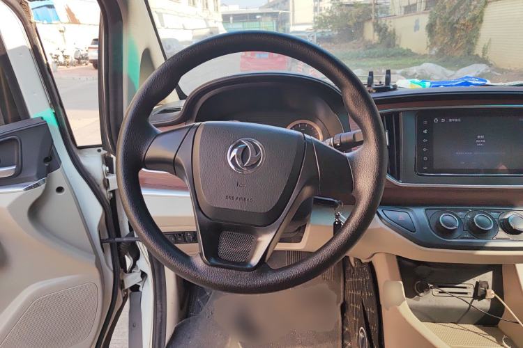 Used FORTHING Lingzhi 2019 M5L 1.6L 7-Seater Luxury Model China VI Standard Steering Wheel