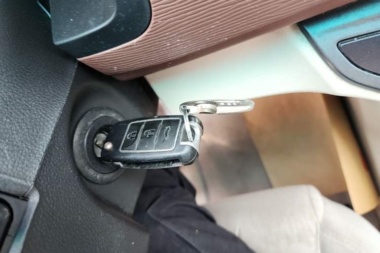 Used FORTHING Lingzhi 2019 M5L 2.0L 7-Seater Comfort Model Vehicle Key