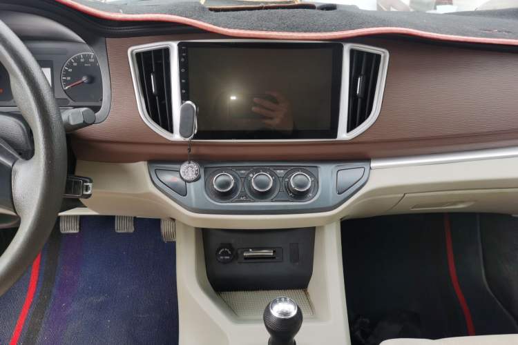 Used FORTHING Lingzhi 2019 M5L 1.6L 7-Seater Exclusive Model China VI Standard Audio And AC Panel