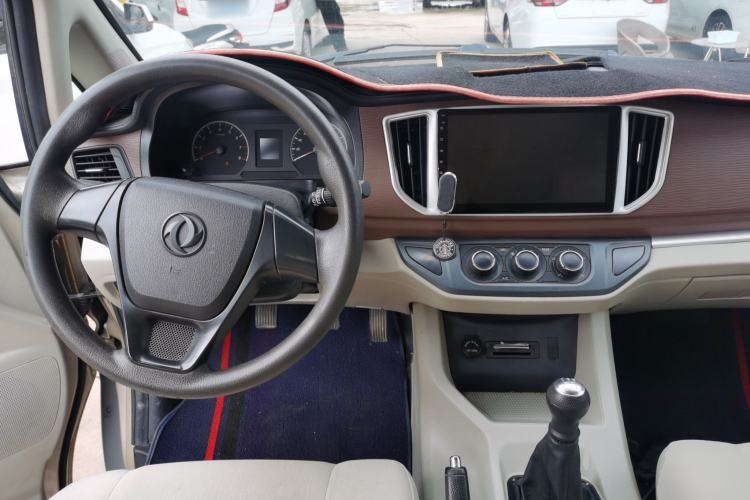Used FORTHING Lingzhi 2019 M5L 1.6L 7-Seater Exclusive Model China VI Standard Center Console