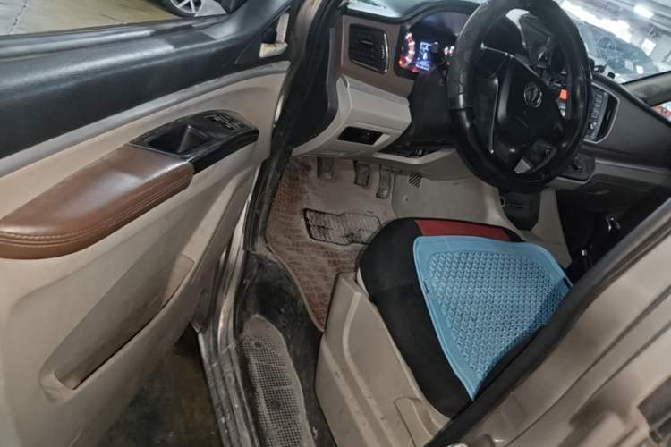 Used FORTHING Lingzhi 2019 M5L 1.6L 7-Seater Exclusive Model China VI Standard Driver Seat