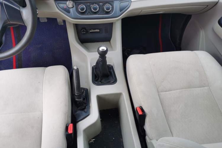 Used FORTHING Lingzhi 2019 M5L 1.6L 7-Seater Exclusive Model China VI Standard Gear Lever