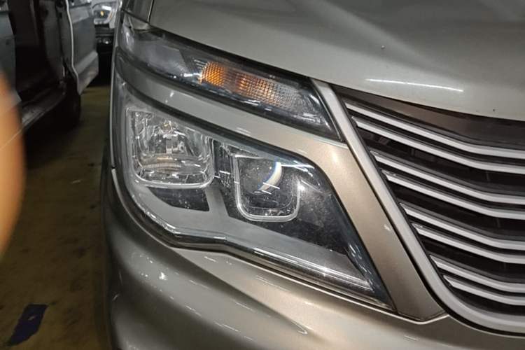 Used FORTHING Lingzhi 2019 M5L 1.6L 7-Seater Exclusive Model China VI Standard Right Front Headlight