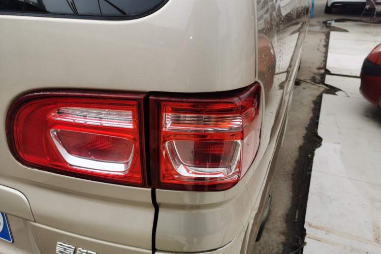 Used FORTHING Lingzhi 2019 M5L 1.6L 7-Seater Exclusive Model China VI Standard Right Rear Taillight