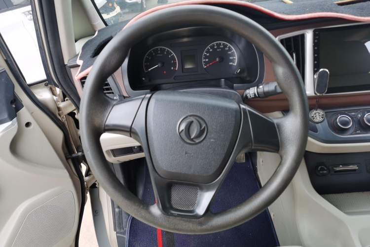 Used FORTHING Lingzhi 2019 M5L 1.6L 7-Seater Exclusive Model China VI Standard Steering Wheel