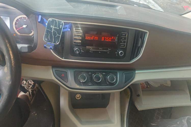 Used FORTHING Lingzhi 2020 M5L 1.6L Base Model 9 Seats Audio And AC Panel