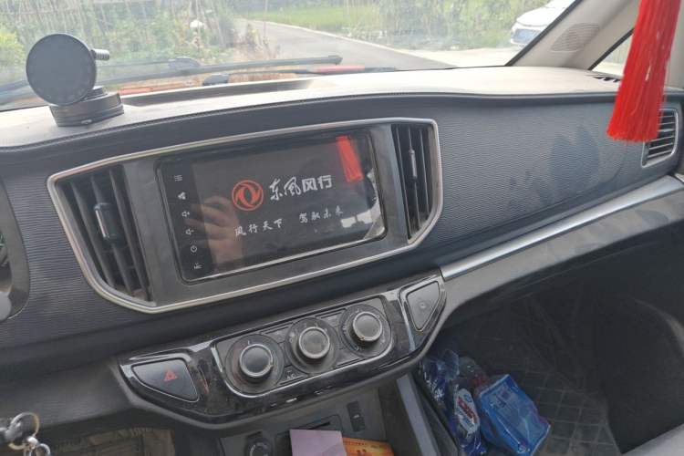 Used FORTHING Lingzhi 2020 M5L 1.6L Luxury 7-Seater Audio And AC Panel