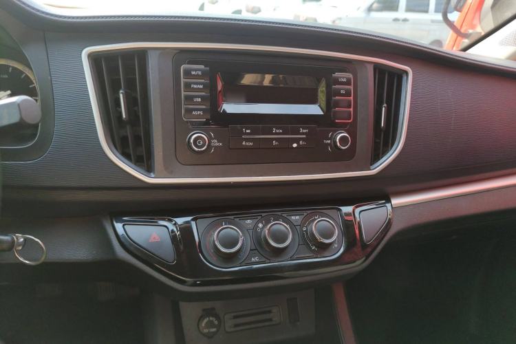 Used FORTHING Lingzhi 2020 M5L 1.6L Base Model 7 Seats Audio And AC Panel