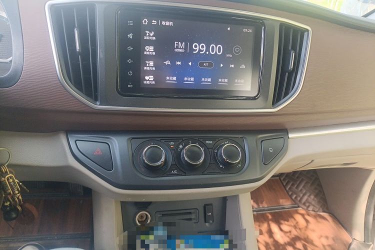 Used FORTHING Lingzhi 2020 M5L 1.6L Luxury 7-Seater Audio And AC Panel