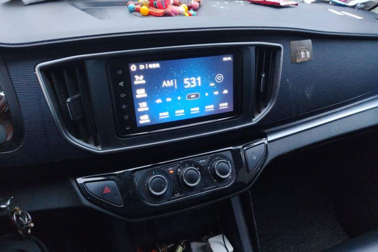 Used FORTHING Lingzhi 2020 M5L 1.6L Luxury 7-Seater Audio And AC Panel