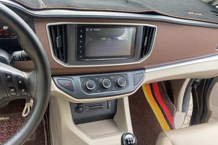 Used FORTHING Lingzhi 2020 M5L 1.6L Luxury 7-Seater Audio And AC Panel