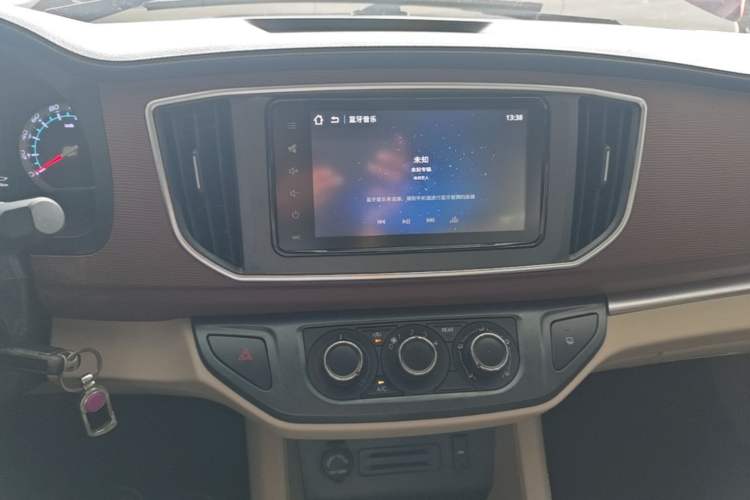 Used FORTHING Lingzhi 2020 M5L 1.6L Luxury 7-Seater Audio And AC Panel