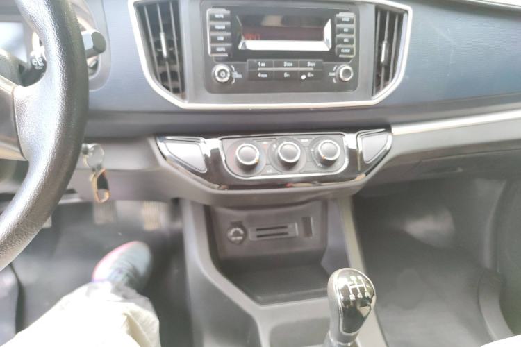 Used FORTHING Lingzhi 2020 M5L 1.6L Base Model 7 Seats Audio And AC Panel