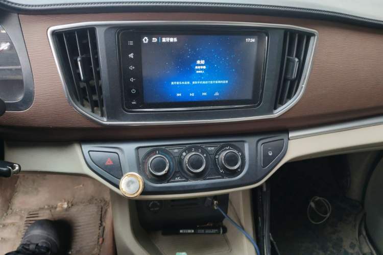 Used FORTHING Lingzhi 2020 M5 1.6L Luxury 7-Seater Audio And AC Panel