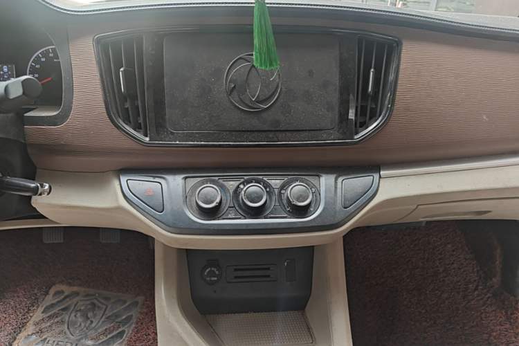 Used FORTHING Lingzhi 2020 M5 1.6L Practical Model Audio And AC Panel