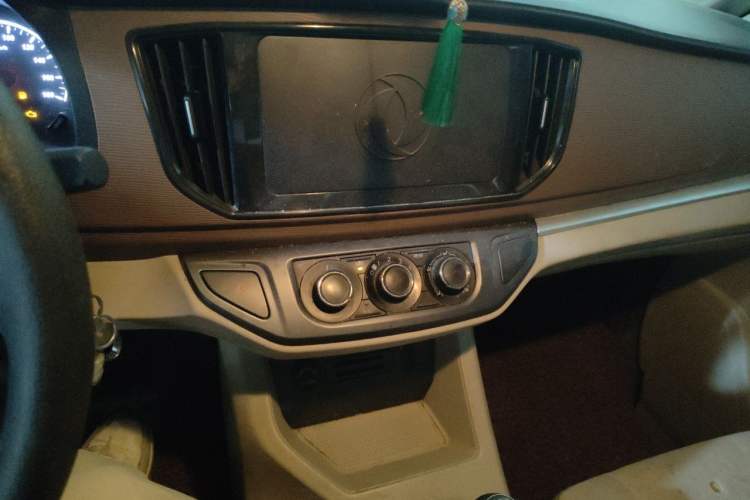 Used FORTHING Lingzhi 2020 M5 1.6L Practical Model Audio And AC Panel