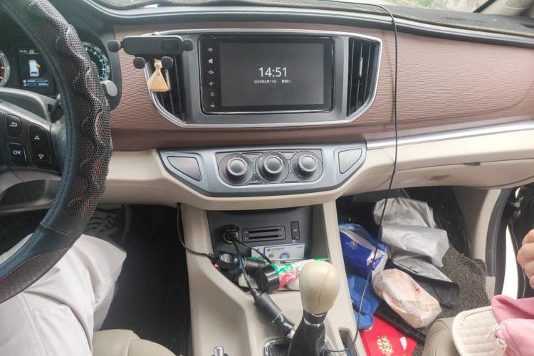 Used FORTHING Lingzhi 2020 M5L 1.6L Luxury 7-Seater Audio And AC Panel