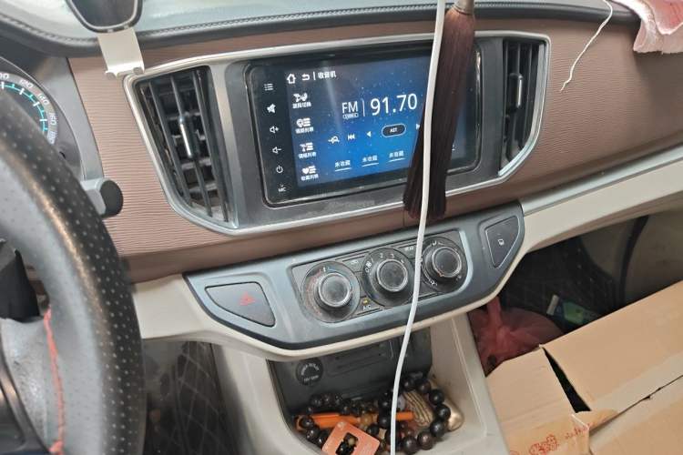 Used FORTHING Lingzhi 2020 M5L 1.6L Luxury 7-Seater Audio And AC Panel