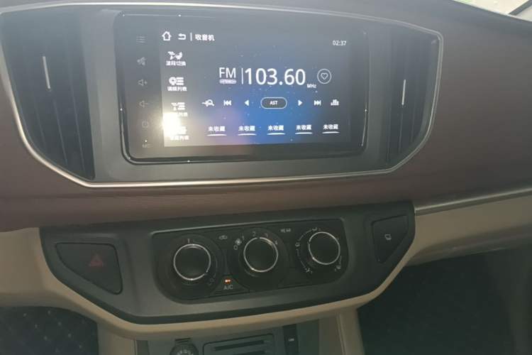 Used FORTHING Lingzhi 2020 M5L 1.6L Luxury 7-Seater Audio And AC Panel