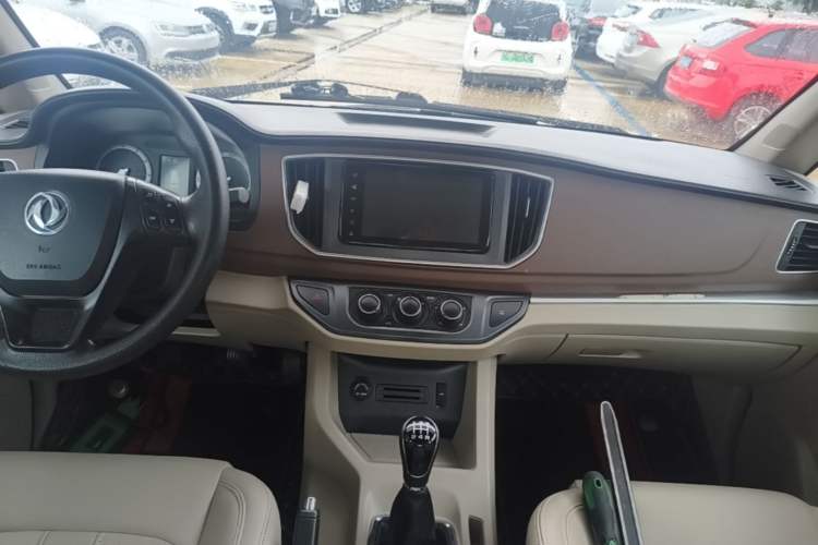 Used FORTHING Lingzhi 2020 M5L 1.6L Luxury 7-Seater Audio And AC Panel