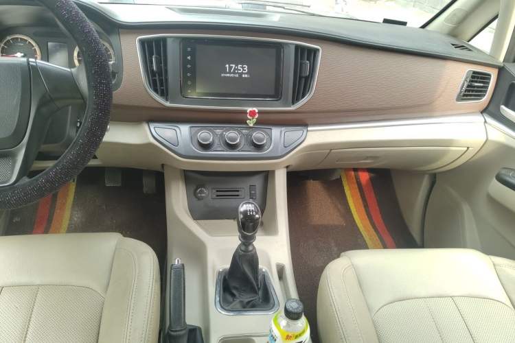 Used FORTHING Lingzhi 2020 M5L 2.0L Luxury 7-Seater Audio And AC Panel