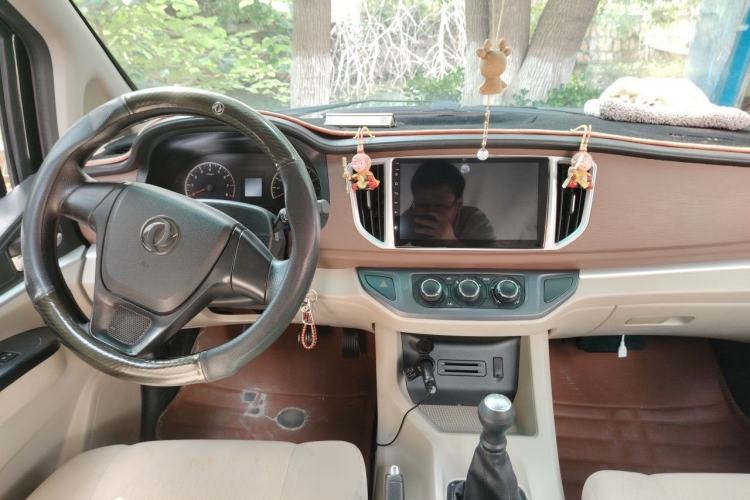 Used FORTHING Lingzhi 2020 M5L 1.6L Base Model 7 Seats Center Console