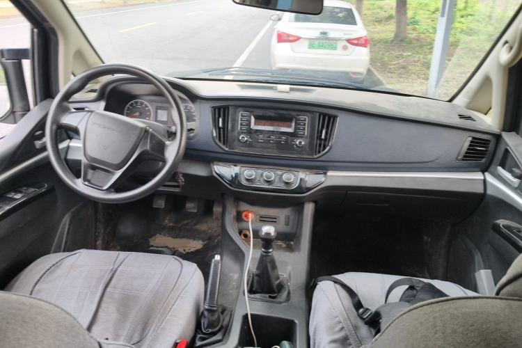 Used FORTHING Lingzhi 2020 M5L 1.6L Luxury 7-Seater Center Console