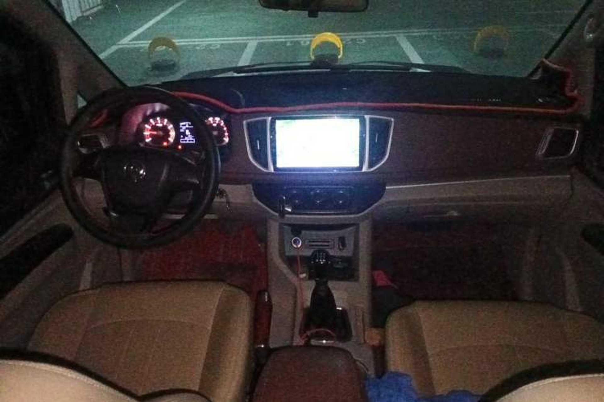 Used FORTHING Lingzhi 2020 M5L 1.6L Comfort Edition 9 Seats Center Console