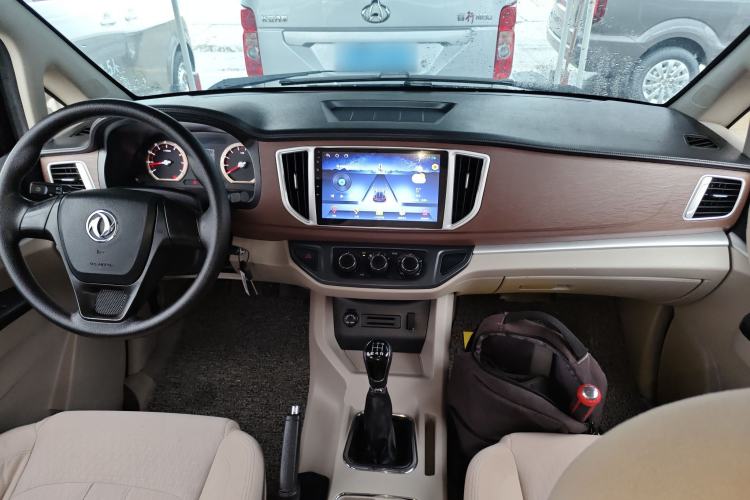 Used FORTHING Lingzhi 2020 M5L 1.6L Comfort Edition 7-Seater Center Console