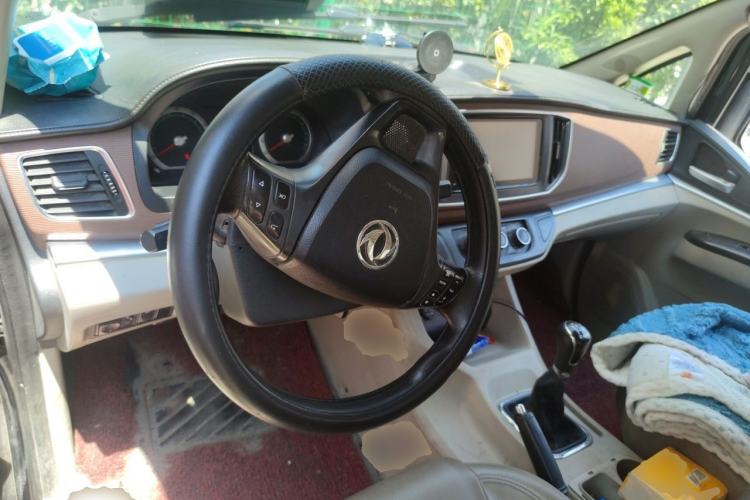 Used FORTHING Lingzhi 2020 M5 1.6L Luxury 7-Seater Center Console