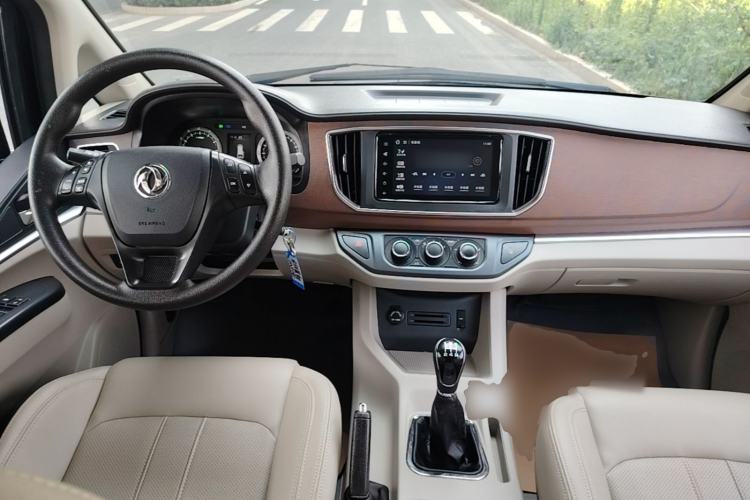 Used FORTHING Lingzhi 2020 M5L 1.6L Luxury 7-Seater Center Console