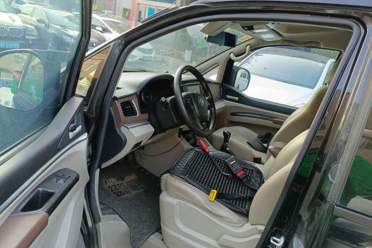 Used FORTHING Lingzhi 2020 M5L 1.6L Luxury 7-Seater Driver Seat