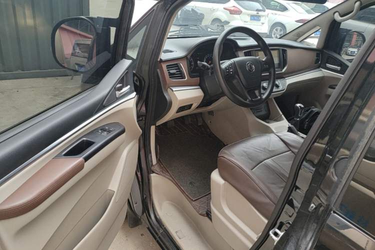 Used FORTHING Lingzhi 2020 M5L 1.6L Luxury 7-Seater Driver Seat