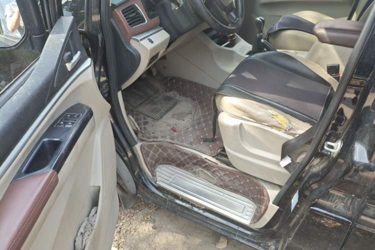 Used FORTHING Lingzhi 2020 M5L 1.6L Luxury 7-Seater Driver Seat