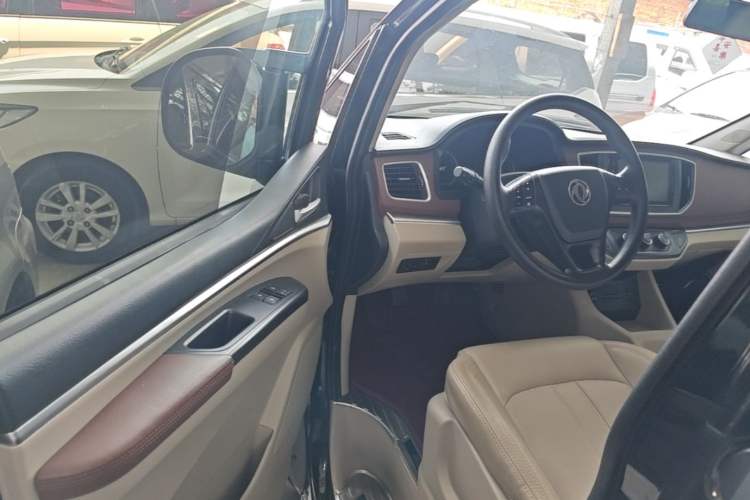 Used FORTHING Lingzhi 2020 M5L 1.6L Luxury 7-Seater Driver Seat