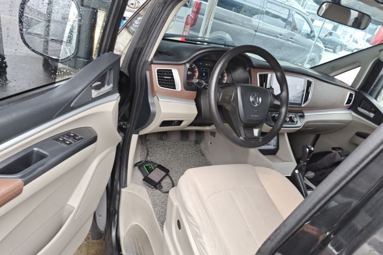 Used FORTHING Lingzhi 2020 M5L 1.6L Comfort Edition 7-Seater Driver Seat