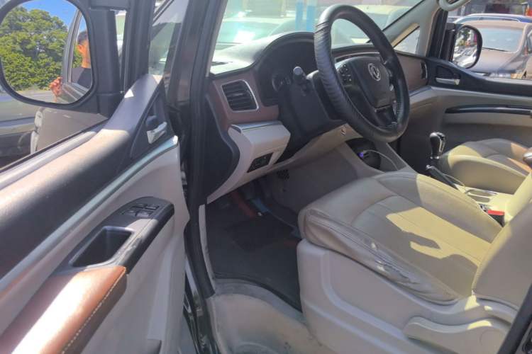 Used FORTHING Lingzhi 2020 M5L 1.6L Luxury 7-Seater Driver Seat
