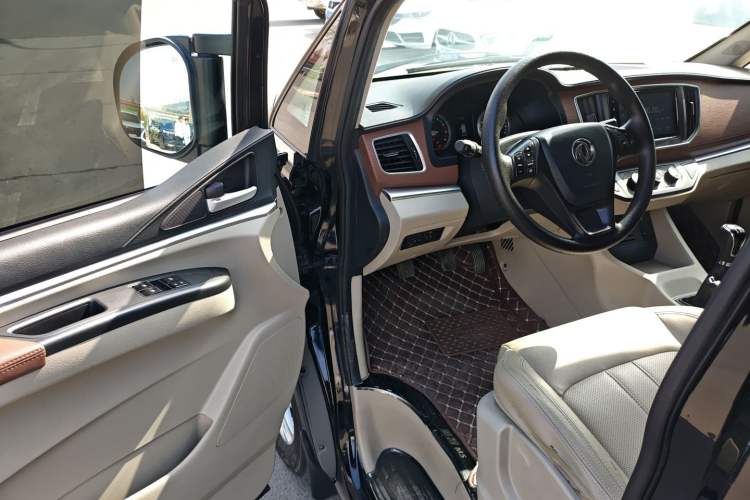 Used FORTHING Lingzhi 2020 M5L 1.6L Luxury 7-Seater Driver Seat