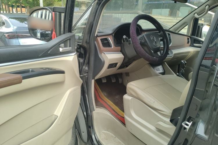 Used FORTHING Lingzhi 2020 M5L 2.0L Luxury 7-Seater Driver Seat