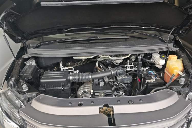 Used FORTHING Lingzhi 2020 M5L 1.6L Luxury 7-Seater Engine Bay