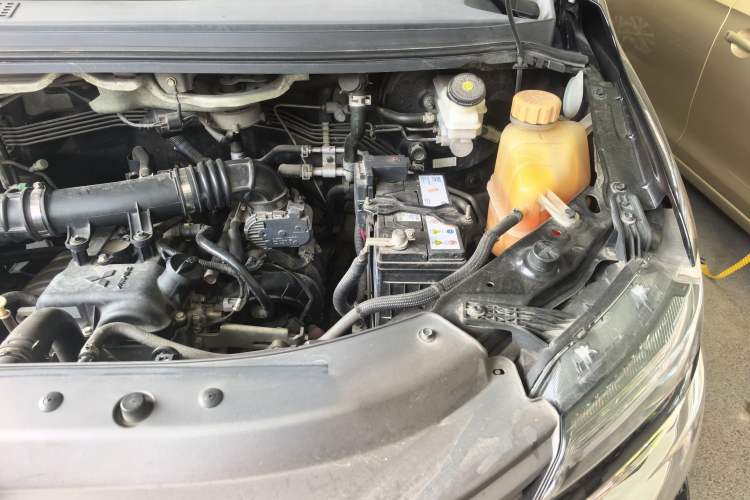 Used FORTHING Lingzhi 2020 M5L 1.6L Luxury 7-Seater Engine Bay Left
