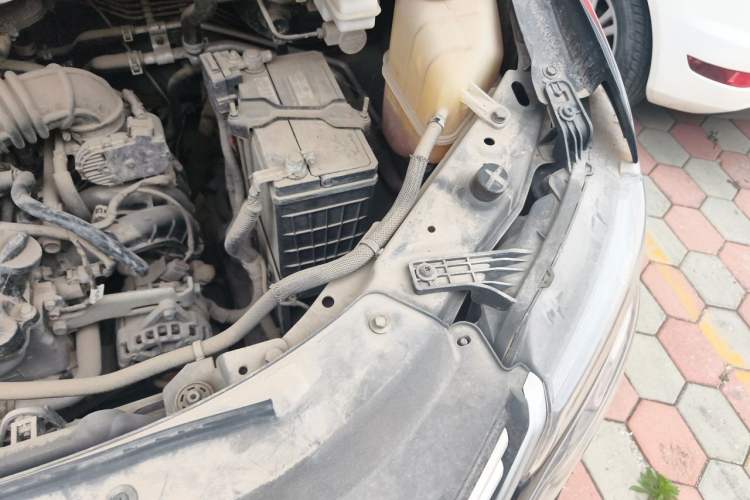 Used FORTHING Lingzhi 2020 M5L 1.6L Utility Model Engine Bay Left