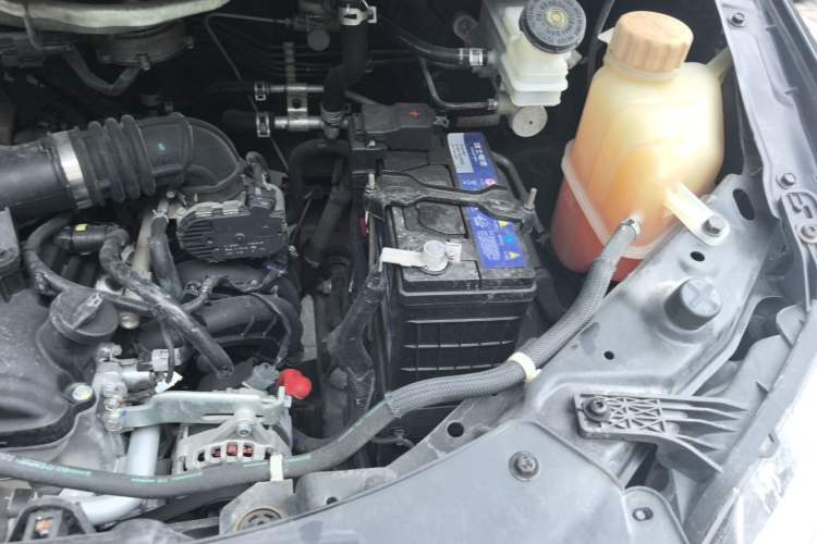Used FORTHING Lingzhi 2020 M5 1.6L Practical Model Engine Bay Left