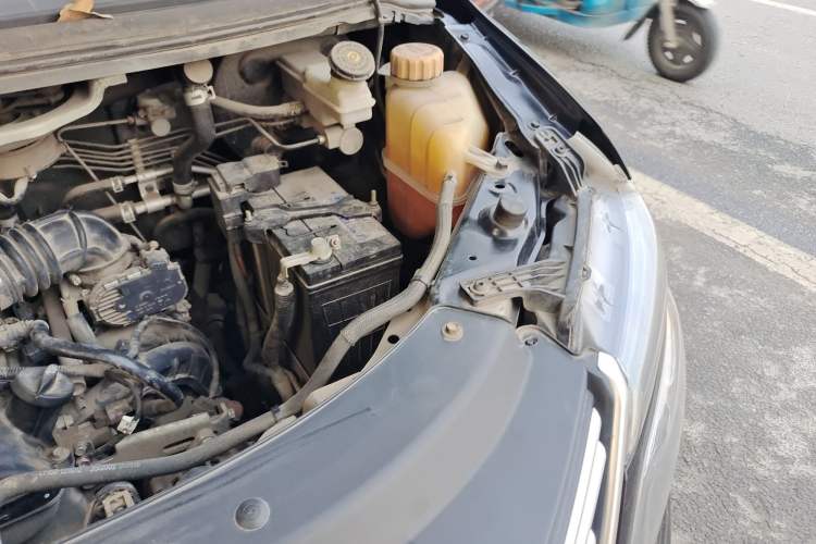 Used FORTHING Lingzhi 2020 M5 1.6L Practical Model Engine Bay Left